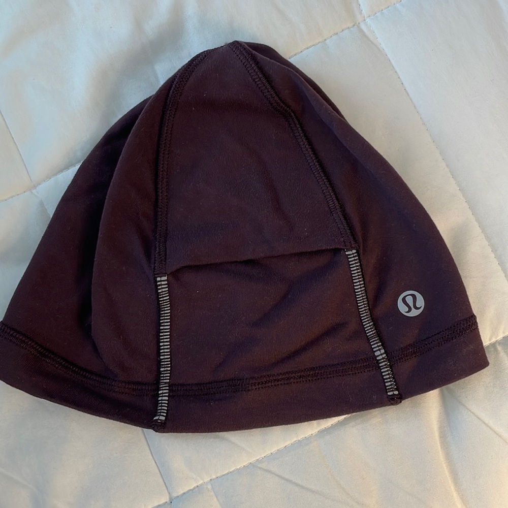 Lululemon running hat with ponytail flap